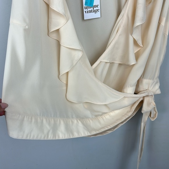 NWT Unique Vintage Cream Hazel Wrap Top Sz 4X - Picture 8 of 12